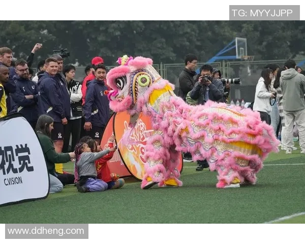 足球明星与舞狮文化的完美结合高清图片欣赏 足球明星与舞狮文化的完美结合高清图片欣赏