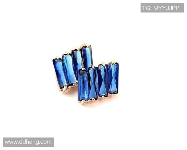 足球明星耳钉时尚潮流解析展现个性魅力与运动精神 足球明星耳钉时尚潮流解析展现个性魅力与运动精神