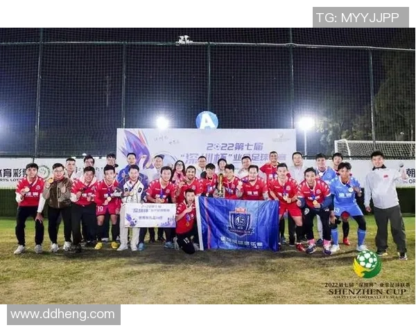 足球明星齐聚活动现场展现风采引发粉丝热烈追捧与媒体关注